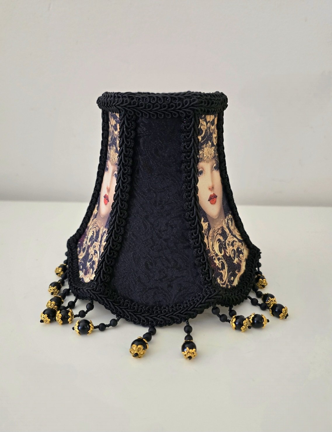 Hadesin Vaimo Seinälampetti - Image 3